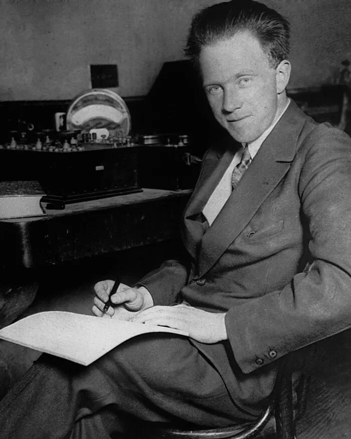 Вернер Карл Гейзенберг, Нобелевский лауреат, ставший впоследствии ключевой фигурой в атомном проекте Гитлера