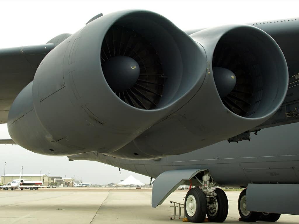 Б 52 х. Boeing b-52. B 52 бомбардировщик. B-52h Stratofortress ВВС США. B-52 Rolls-Royce RB-211.