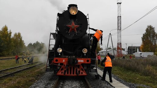 На угле и паре по заповедной магистрали: Редчайшие кадры пассажирского поезда на паровозной тяге в России