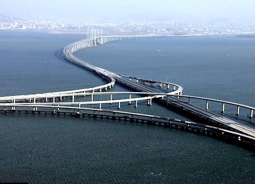 Пример длинного моста. Источник фото: https://www.ivetta.ua/wp-content/uploads/2013/10/most-cherez-boloto-manchak.jpg