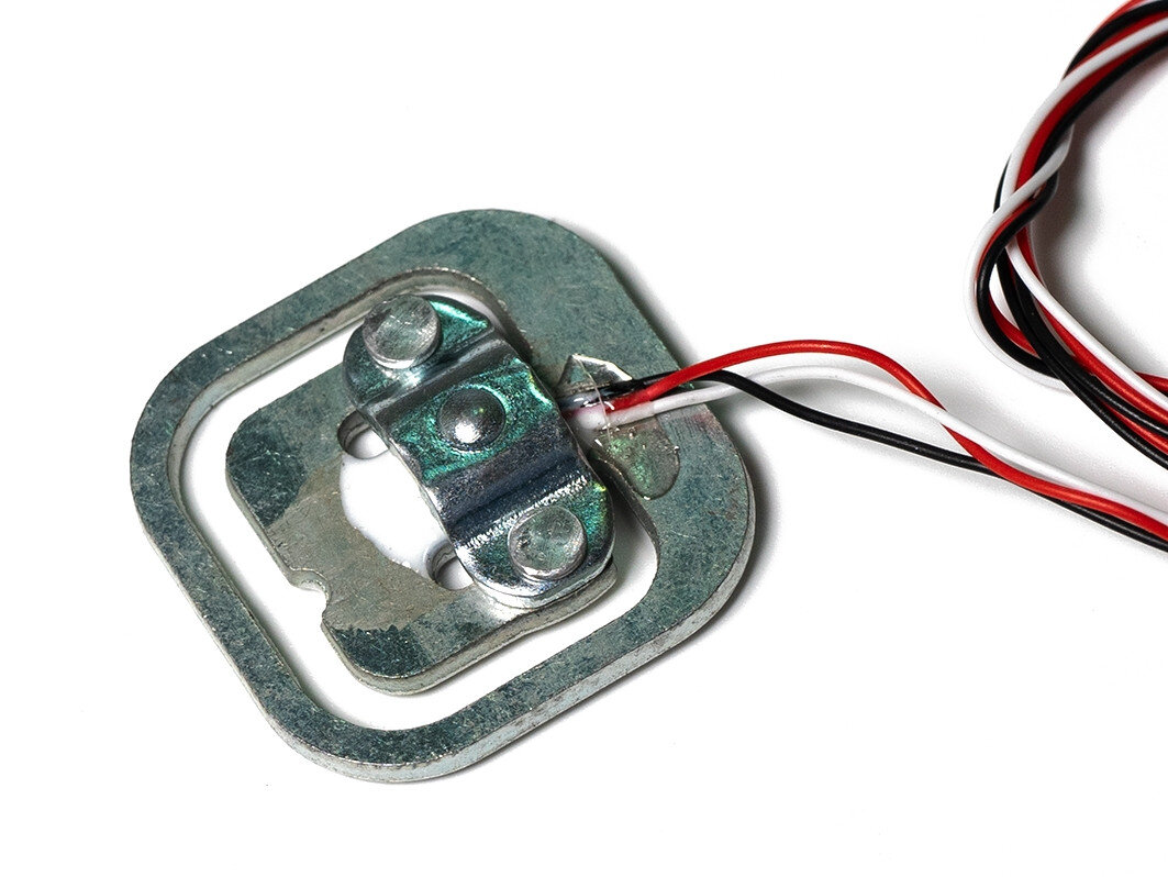 
Внутри электрических весов установлено несколько тензодатчиков