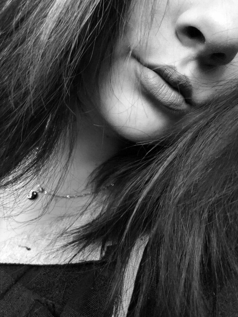 Когда мне плохо, я закрываюсь от всех. Много молчу, много сплю. Это помогает