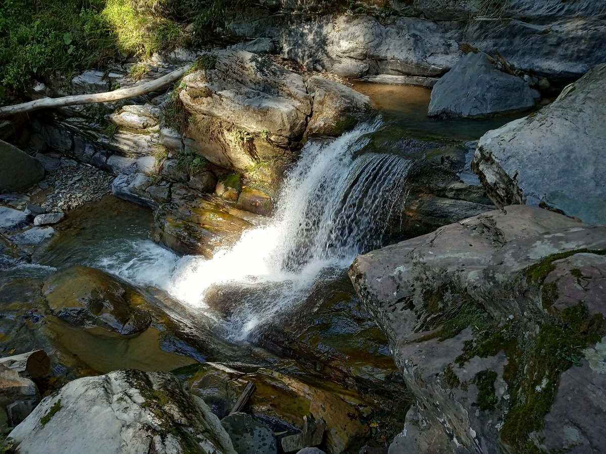 Красная Поляна водопады Менделиха