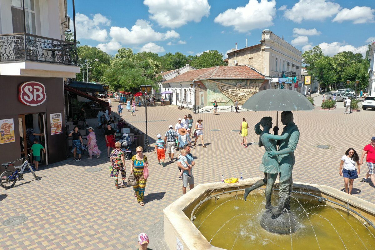 Центральная улица Феодосии // Туристический портал Крыма, Сергей Коршунов 