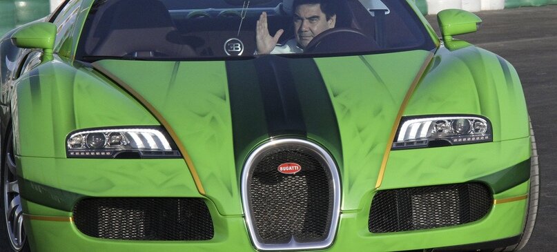 Бердымухамедов за рулём своего Bugatti EB Veyron 16.4
