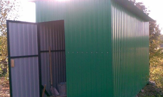 Сарай из профилированных листов