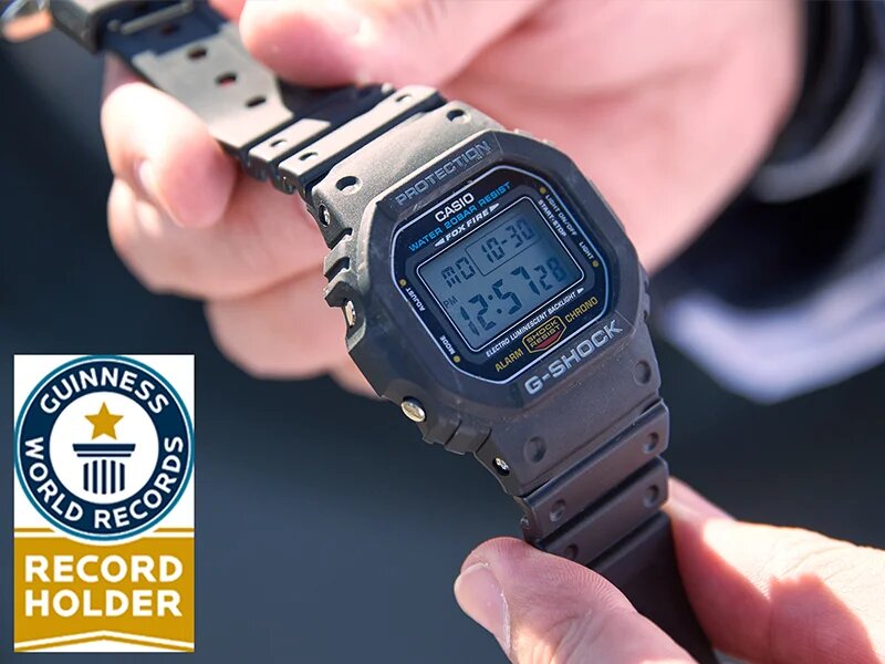 Часы - рекордсмен, фотография взята с сайта https://www.casio.com/news/detail/casio-g-shock-officially-breaks-guinness-world-records-title