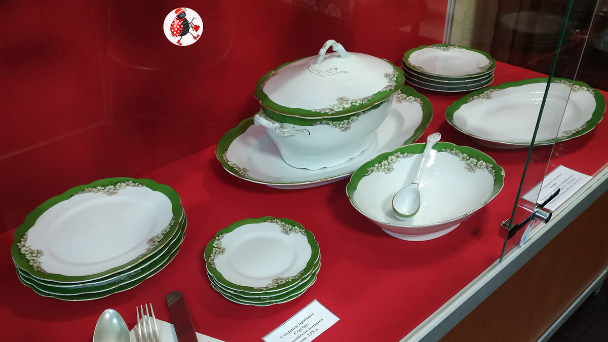 Фарфоровый сервиз конца 19 века Товарищество производства фарфоровых и фаянсовых изделий М.С. Кузнецова, купленный на блошином рынке    --->>>