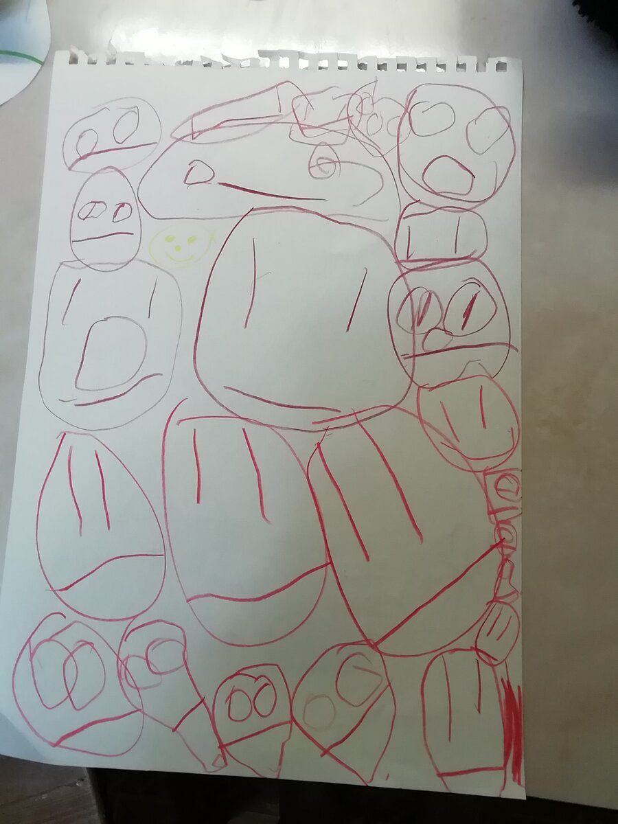 В одном из заданий логопеда нужно было нарисовать с ребенком веселый и грустный смайлы. Захару, видимо, понравилось. 