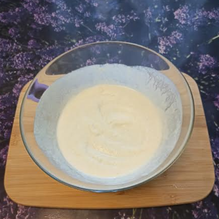 Смешиваем манку с кефиром