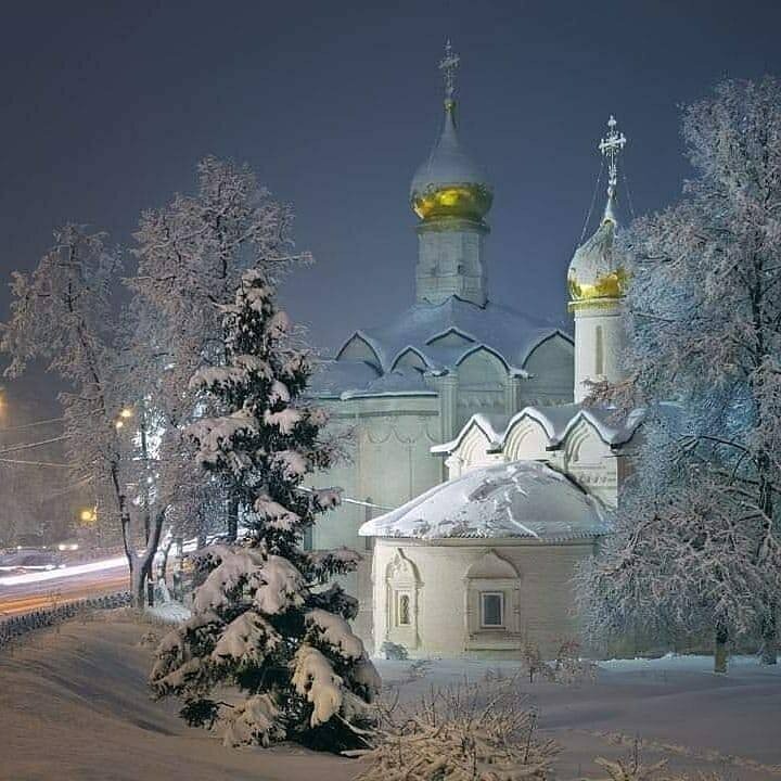 Пятницкая и Введенская церкви. 📷@sveta_mirusha