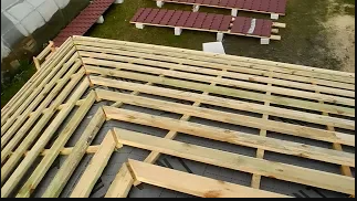 Создаем четырехскатную крышу для дома своими руками: Обзор и Пошаговая инструкция +Видео