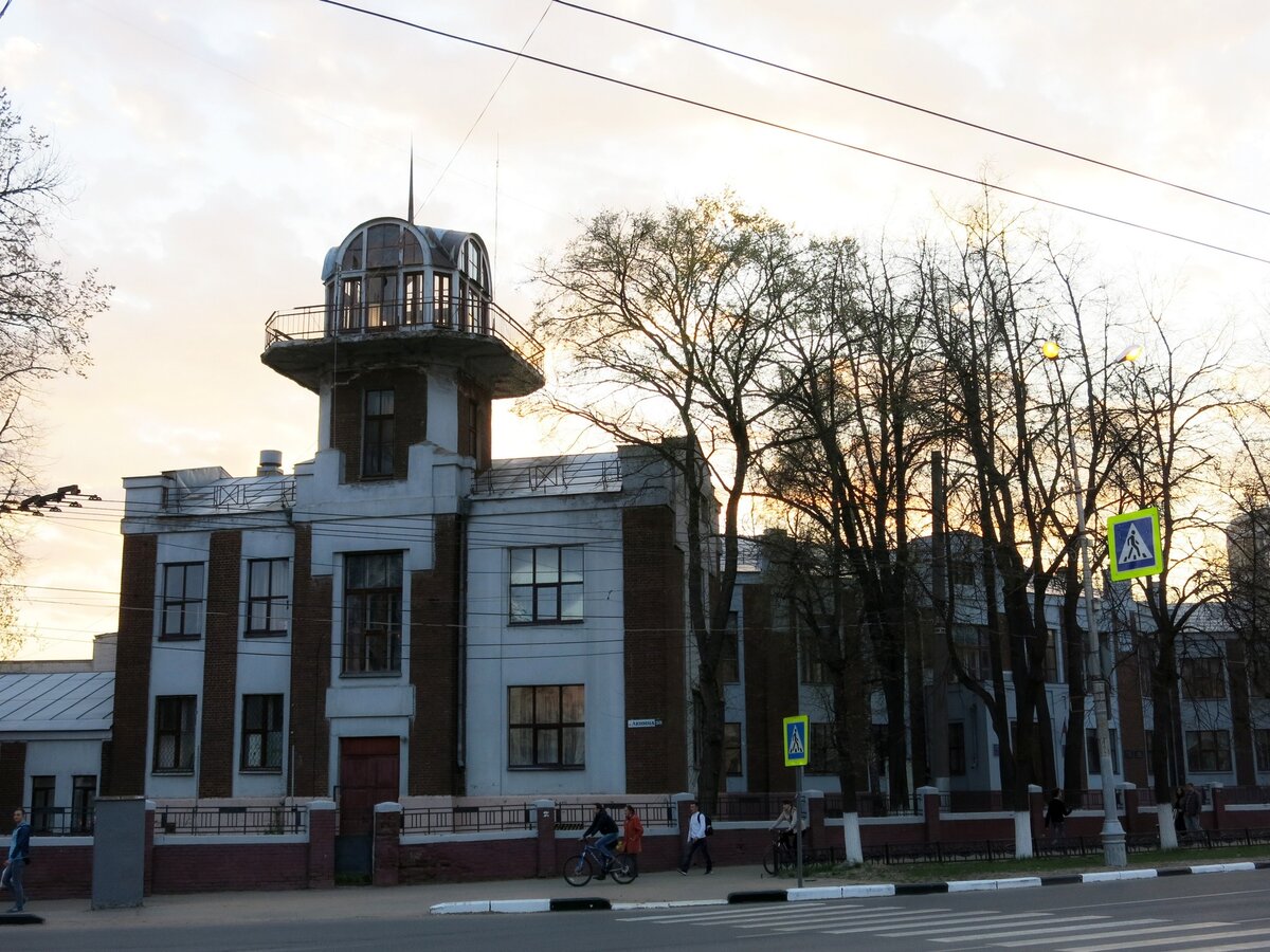 Школа им. 10-летия Октября. Источник: Яндекс картинки