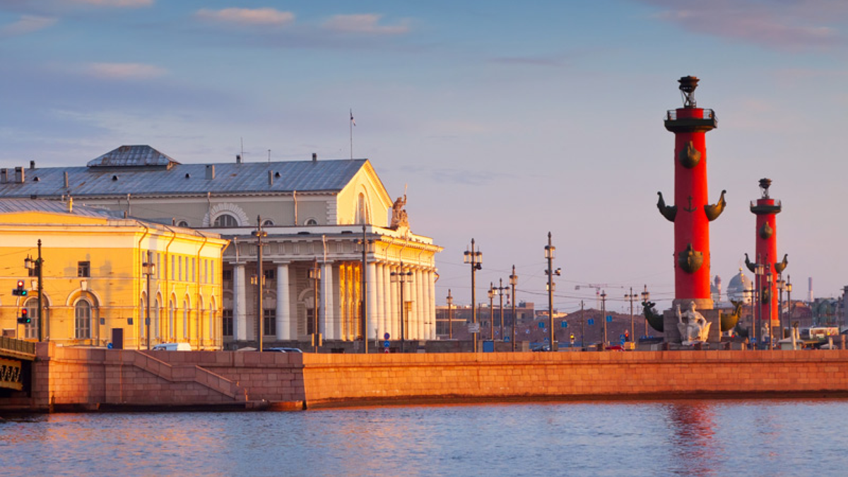 Петербургская товарно. Стрелка Васильевского острова осень. Вид на стрелку Васильевского острова от Петропавловской крепости. Стрелка Васильевского острова и Эрмитаж. Стрелка Васильевского острова осенью.