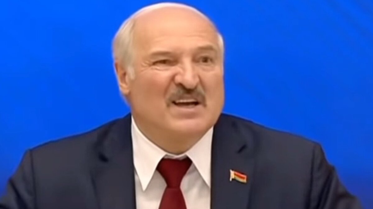 Отвращение и неприязнь Лукашенко в мимике: верхняя губа приподнимается, вокруг носа образуются вертикальные складки. Источник: АТН.