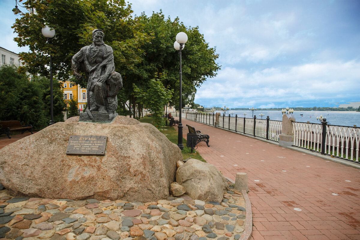 Памятник Бурлаку в Рыбинске