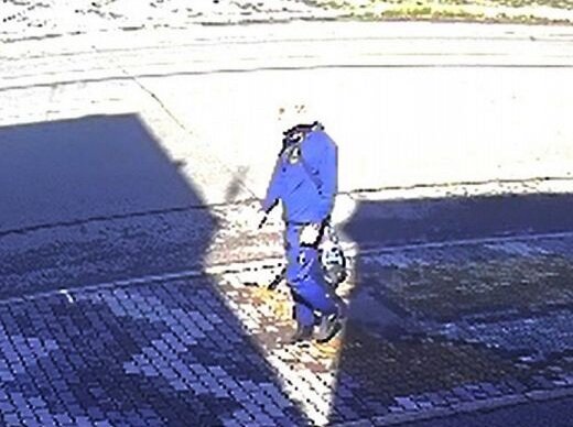 Человек похожий на русского товарища. Фото с камеры видеонаблюдения от 19 августа. Источник: https://www.hokkaido-np.co.jp/sp/article/582551/