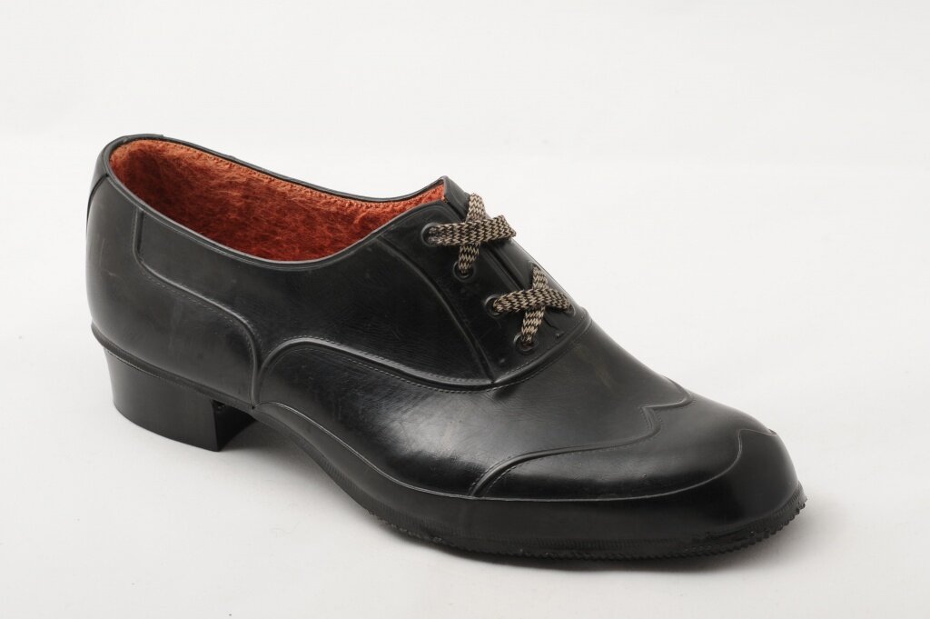 башмачная лавка. ситис обувь саратов. ботинки цебо чехословакия. чехова 3/7. обувь cebo чехословакия.