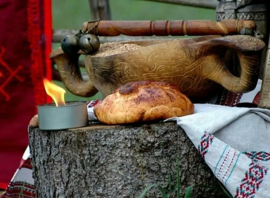 Жертвенный. Языческие подношения. Языческие жертвоприношения. Языческая пища. Жертвоприношение язычников