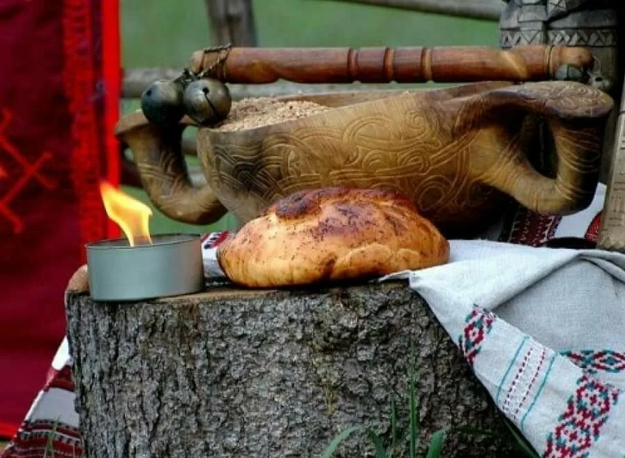 Зачем приносили жертву. Языческие подношения. Языческие жертвоприношения. Языческий ритуал. Языческий культ.