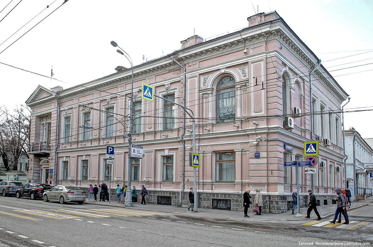 Пречистенка москва метро. Особняк Матвеевой Пречистенка. Пречистенка д14 росполком. Пречистенка метро. Пречистенка 12 метро.