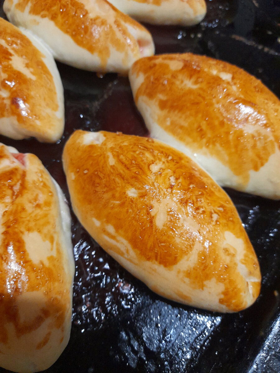 Пирожки с вишнёвым джемом