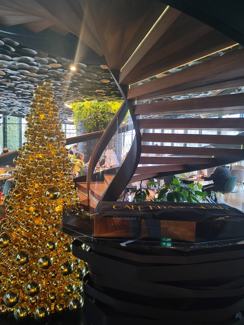 По данным Росстата за первое полугодие 2023 года российские заведения общепита заработали 1.3 триллиона рублей!