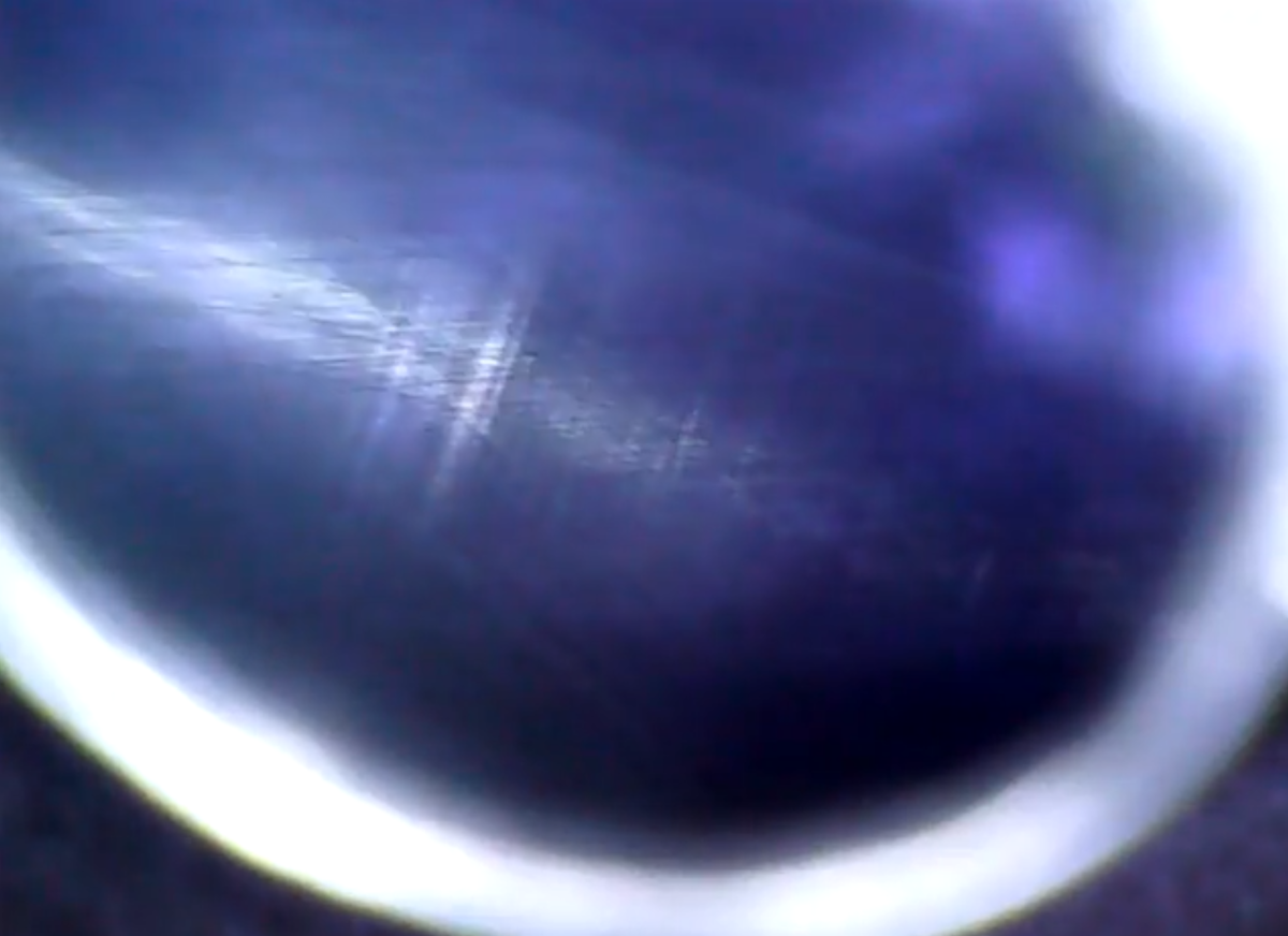 На фото отражение стенки цилиндра в зеркале.