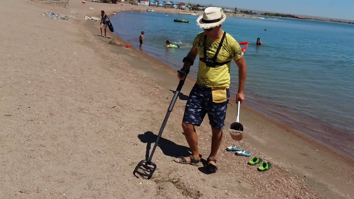 Вот так можно совместить приятное с полезным,отдохнуть у моря и поискать мелочь "ходячку".