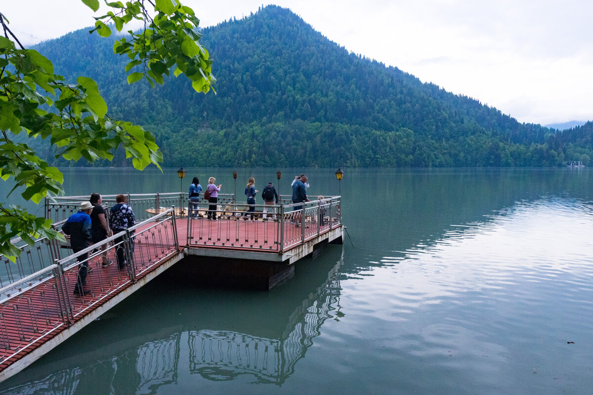 Абхазия дача сталина на озере рица фото