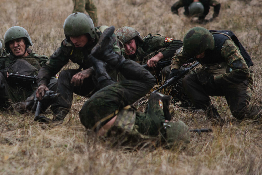 Марш бросок 1. Марш бросок краповый берет. Сдача на краповый берет марш. Марш бросок препятствие. Марш бросок Белоруссия.