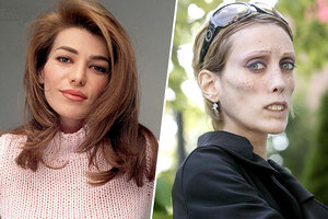 История Изабель Каро: модель, которую мать довела до анорексии.

Эта жуткая история произошла во Франции. В одной обычной семье по фамилии  Каро, проживающей в Марселе, в 1982 году родилась девочка Изабель.

Воспитанием дочери занималась мать, так как ее отец постоянно был в длительных командировках.  Женщине не хватало внимания и заботы и она довольно часто впадала в депрессию. Она очень боялась, что когда ее Изабель вырастет, она устроит свою личную жизнь и навсегда покинет родительский дом.

А этого женщина никак не хотела и поэтому она решила, что ее дочь не должна расти. Женщина с подорванной психикой решила изолировать свою дочь от внешнего мира. Изабель запрещалось выходить на улицу и много есть. 

Когда мадам Каро обнаруживала, что несмотря на ее усилия, дочь продолжает расти, она начинала паниковать и плакать. Чтобы не расстраивать маму Изабель не просила еды, хоть и была голодна, а довольствовалась двумя кусочками шоколада и несколькими кукурузными хлопьями.

И когда Изабель исполнилось 13 лет она заболела тяжелейшей формой нервной анорексии.

Когда рост Изабель достиг 165 сантиметров, весила она всего 25 кг.! Девушка была настолько тощей, что ее доставили в клинику, после обследования в которой, врачи пришли в ужас.

После лечения в клинике Изабель решила встать на путь “исправления” и жить как все. Она начала пробовать разные продукты и даже мечтала стать матерью.

Но восстановиться после того образа жизни, который она вела по воле матери, было довольно сложно.

В 2007 году итальянский фотограф Оливьеро Тоскани пригласил Изабель принять участие в его социальном проекте, посвященном больным анорексией.

Жуткие снимки обнаженной Изабель шокировали публику. Тогда Изабель Каро весила всего 28 кг и считалась самой худой женщиной в мире.

Изабель решила поделиться с миром своей историей и в 2008-м  выпустила книгу под названием «Маленькая девочка, которая не хотела толстеть». Там она поведала о том, почему заболела анорексией и предостерегала других девушек не повторять ее судьбу.

Ушла из жизни Изабель Каро в 2010 года, когда ей было всего  28 лет. Ее мать пережила свою дочь почти на год, она сама свела счеты с жизнью.