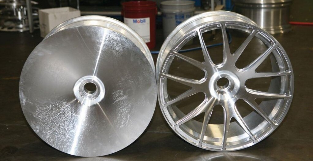 Какие диски колес лучше. Заготовок кованых дисков. Заготовки для кованных дисков. Алюминиевые диски. Литые диски из алюминия.