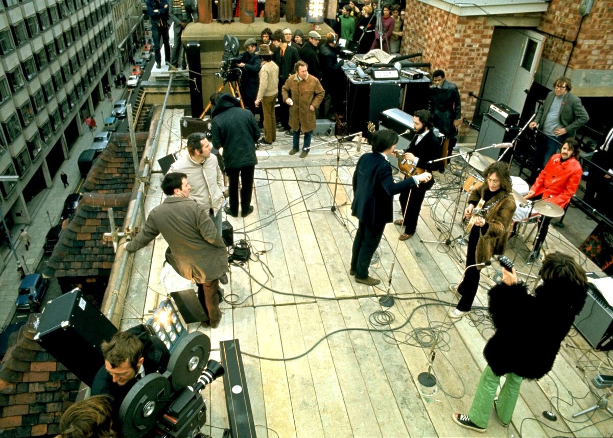  🔸  Битлз на крыше здания главного офиса Apple Корпорации 