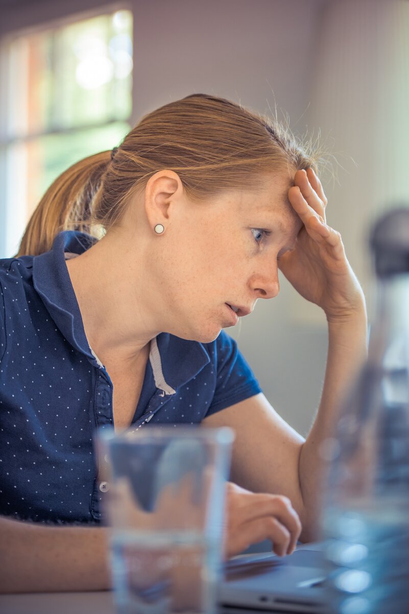 https://www.pexels.com/photo/woman-working-girl-sitting-133021/