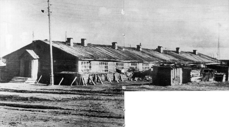 Один из рабочих бараков