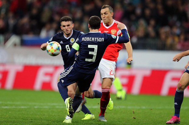 Детально расписывать матч с Шотландией бессмысленно. Это все равно что давать оценку марафонцу по тем последним 195 метрам, которые он пробегает по дорожке стадиона