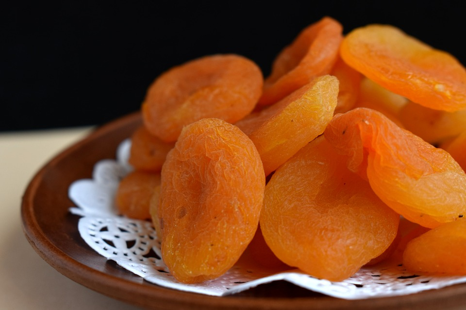 https://pixabay.com/photos/dried-apricots-apricot-dried-food-3338358/
