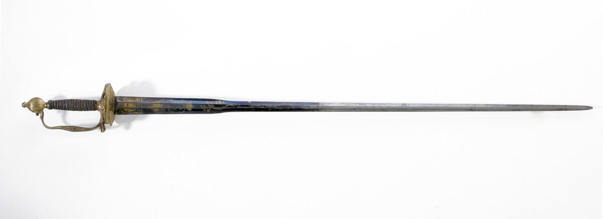 Колишемард (Швеция, 1790). Длина 1005 мм, длина клинка 845 мм, ширина клинка 34 мм, вес 680 г. Из Livrustkammaren.