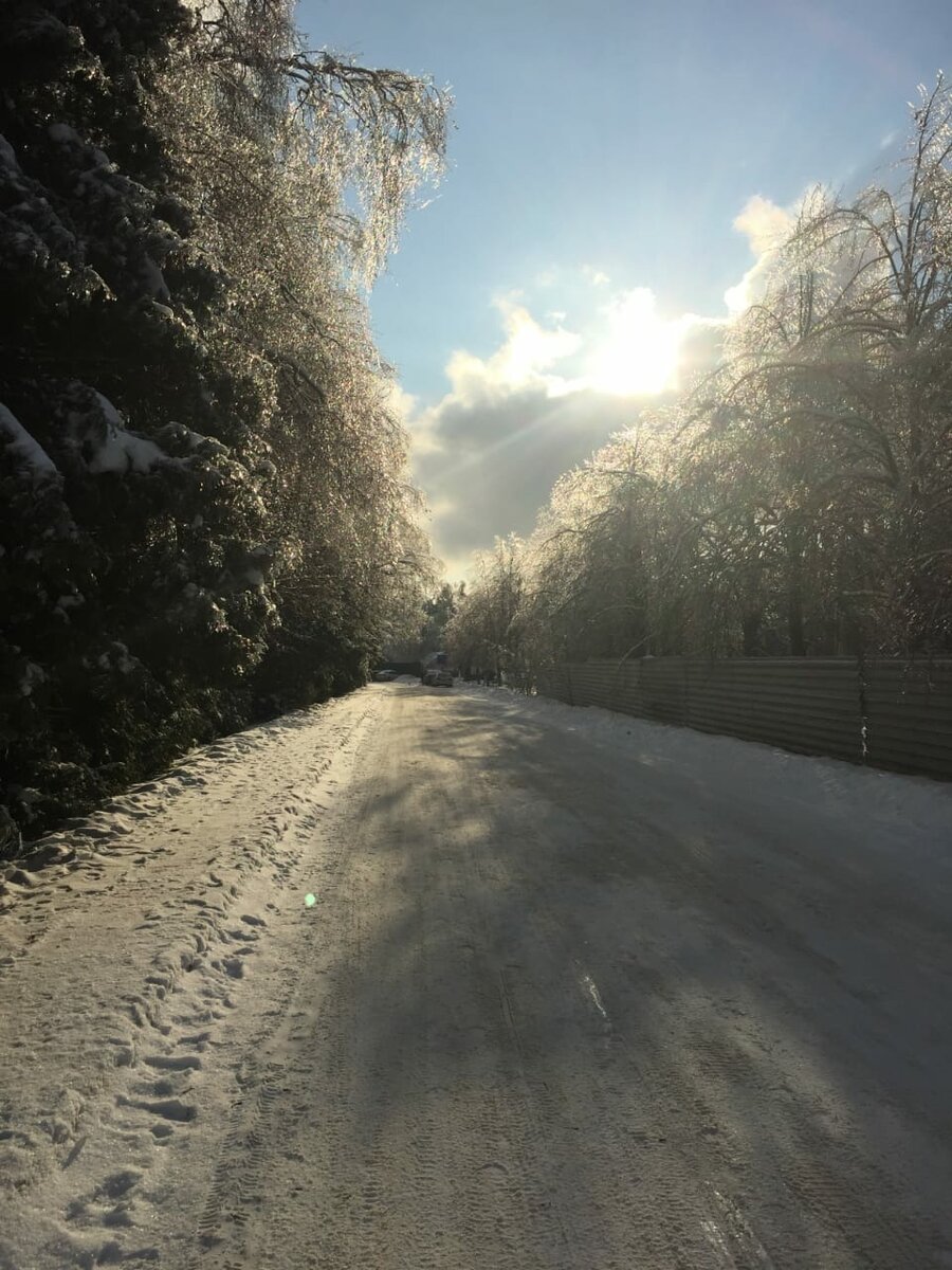 на подъезде к дому отдыха