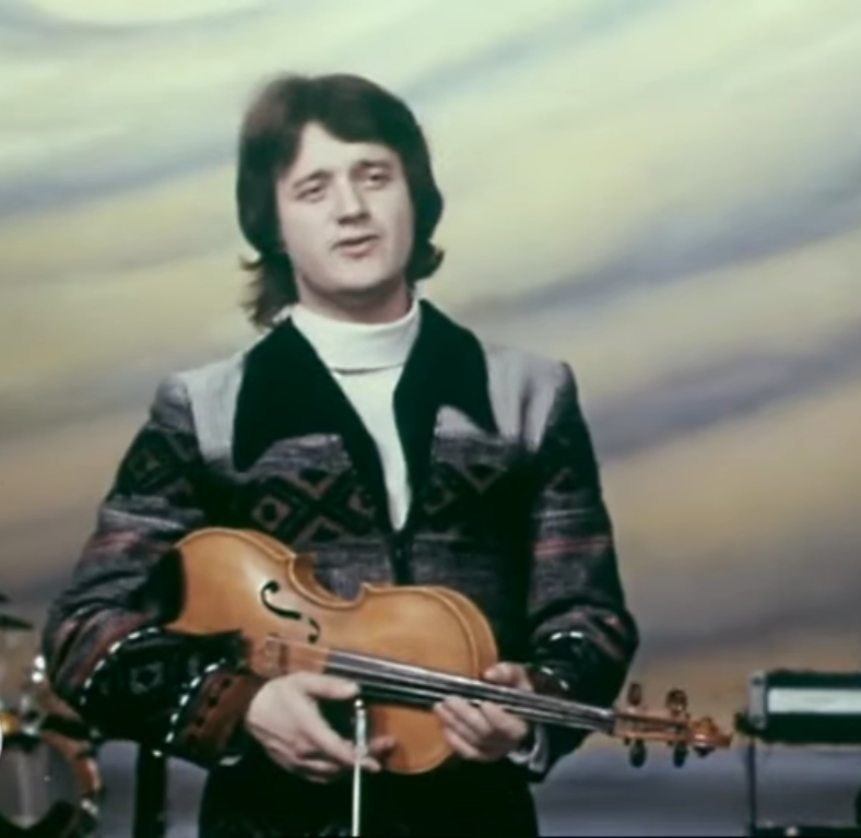 Солист Валерий Дайнеко