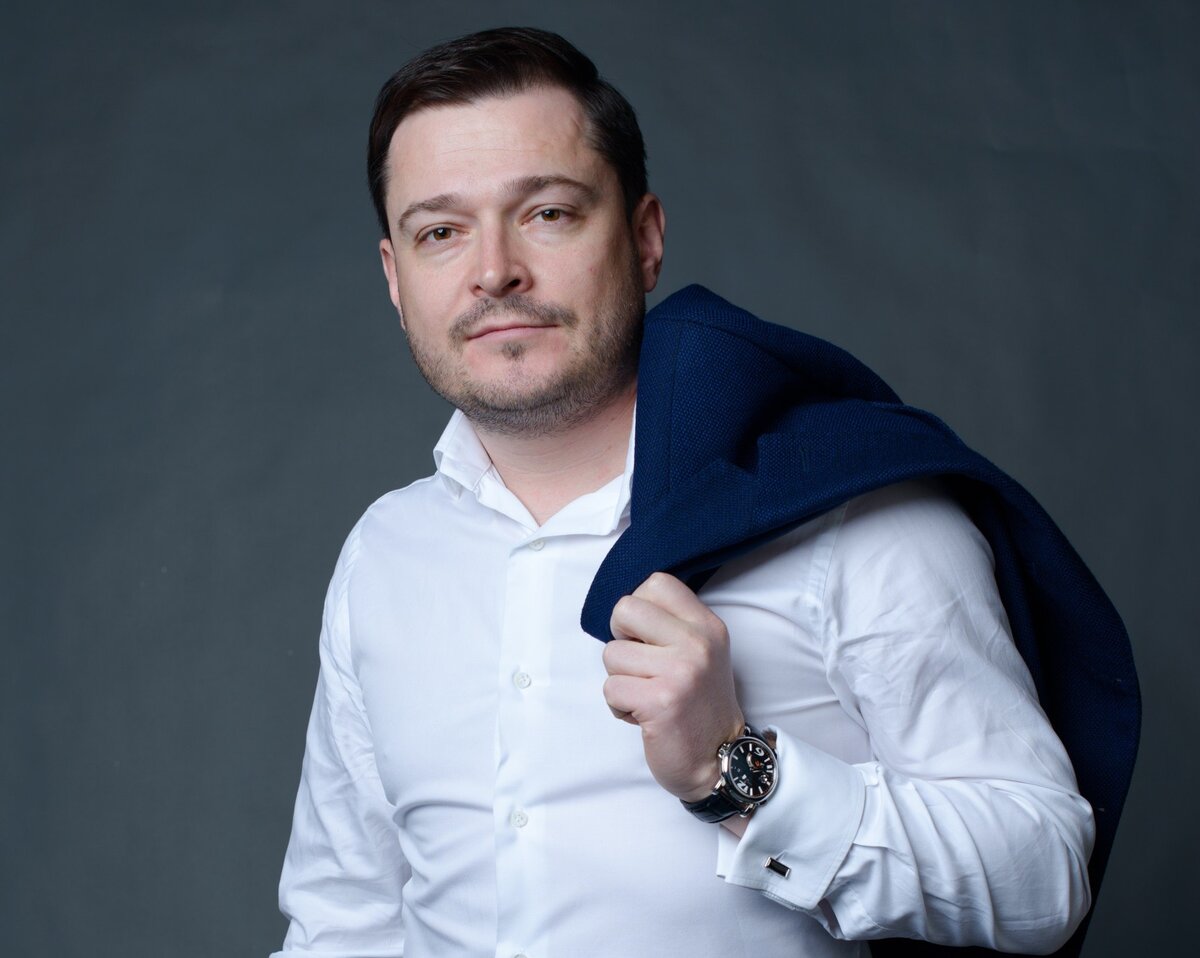 Максим Митькин, коммерческий директор макрорегиона «Юг» Tele2 в интервью «Бизнес-газете» рассказал о трендах телеком-отрасли, всеобщей цифровизации, а также о том, зачем оператору новые салоны связи и базовые станции.