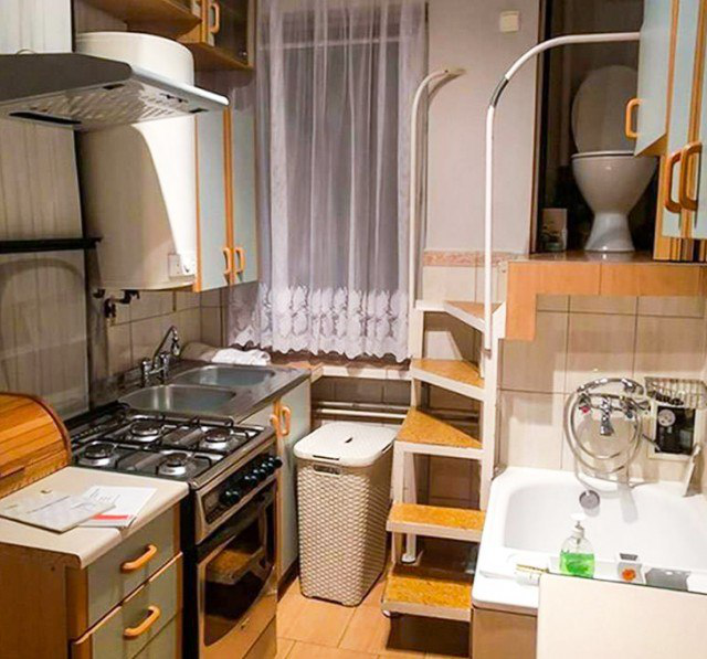 -Можно в туалет схожу?
-Конечно! На кухне, справа от окна, верхний ящик!