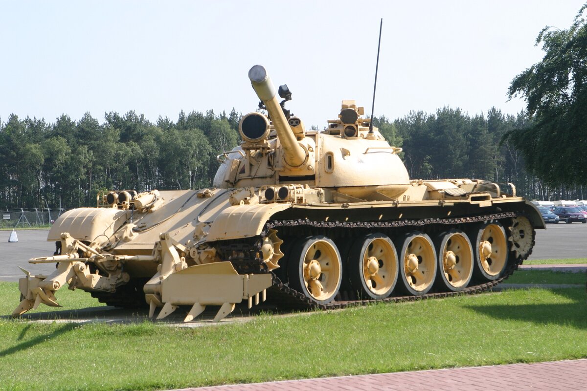 Type 69-II Источник https://upload.wikimedia.org/wikipedia/commons/4/4b/Type_69_at_the_British_RE_school.jpg