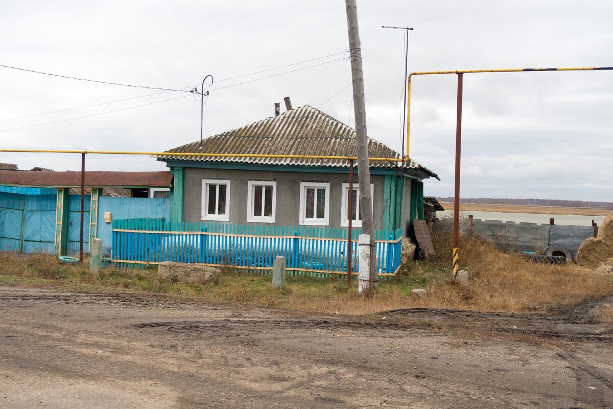 Дома в деревне (Мордвиновка). Действительно ли одни халупы? Как они выглядят?