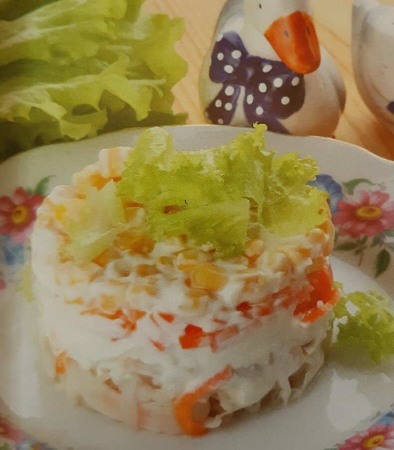  Салат с курицей и соленой капустой  