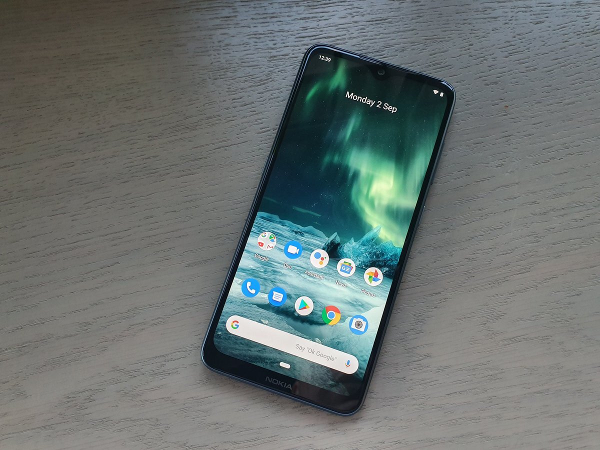 Сам наш гость, Nokia 7.2 . Внизу его старшие братья, и отцы.