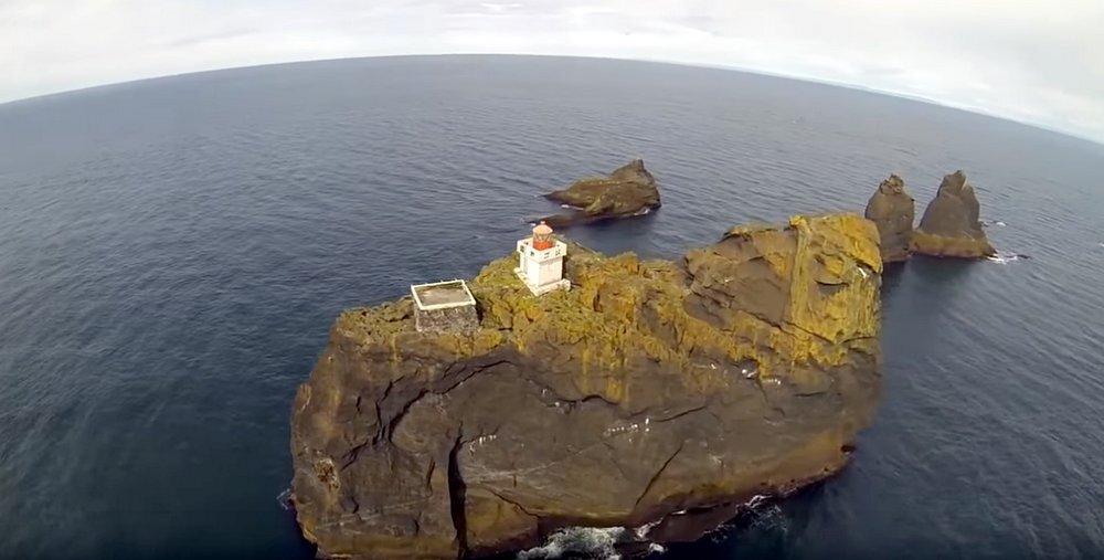 По-настоящему одинокий маяк в Атлантическом океане