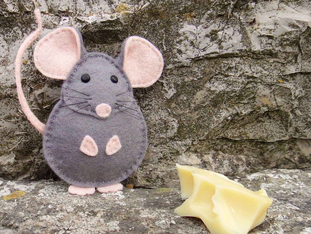 Самодельные мыши. Мышка из фетра. Игрушка мышка. Мышки из Войлока. Мышонок из фетра.