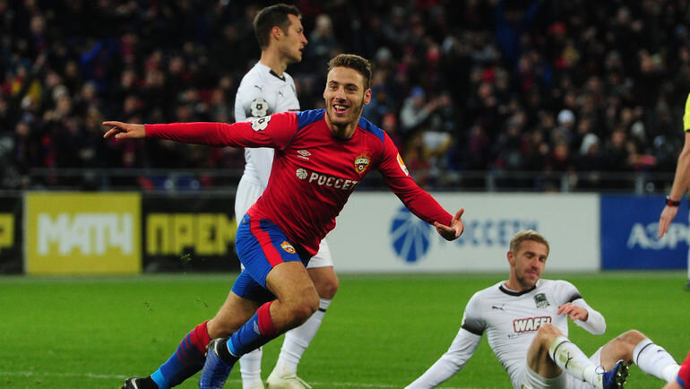 Игрок ЦСКА забивает гол
Источник: https://ss.sport-express.ru/userfiles/materials/131/1316689/large.jpg